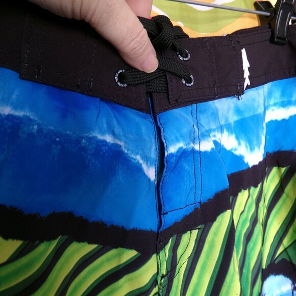 Maui and Sons NWT Board Shorts Sz 32 - Picture 4 of 7